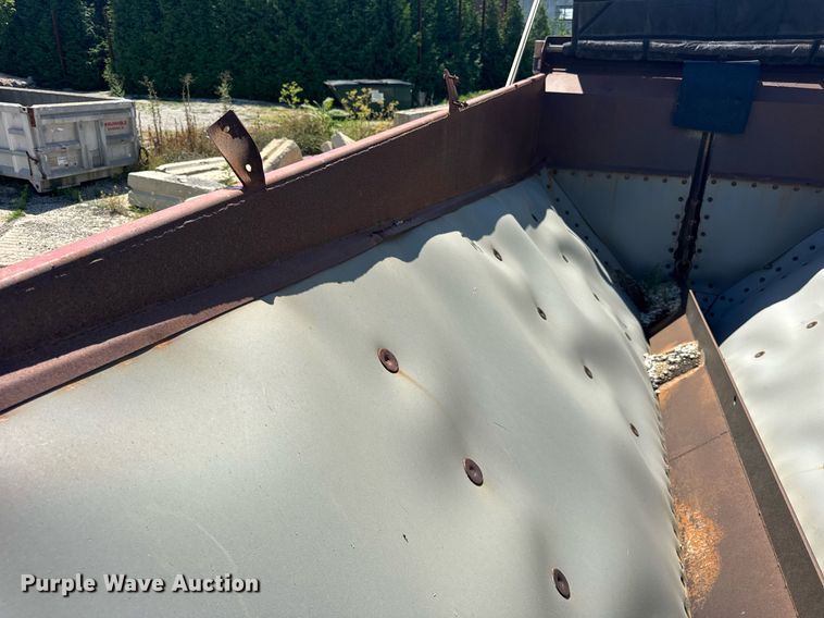 image for item EF2101 2000 Sterling LT9500 conveyor truck