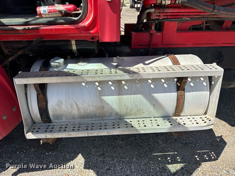 image for item EF2101 2000 Sterling LT9500 conveyor truck