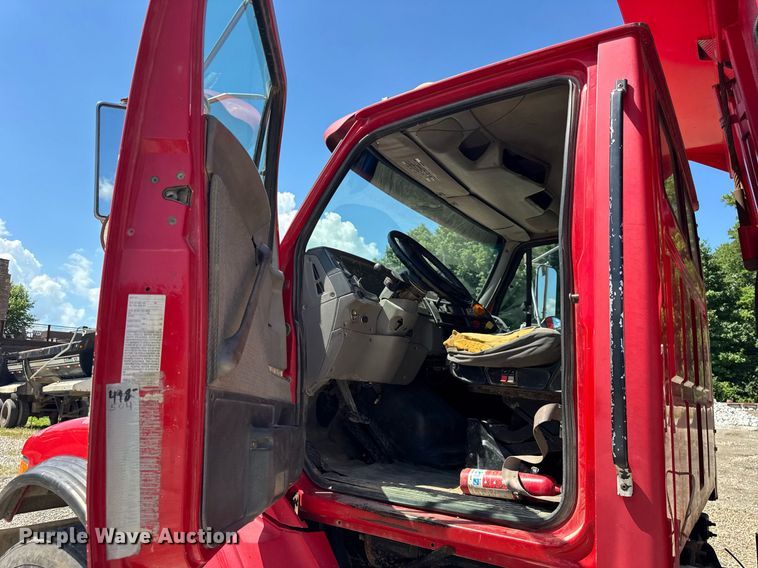 image for item EF2101 2000 Sterling LT9500 conveyor truck