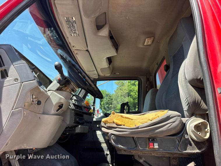 image for item EF2101 2000 Sterling LT9500 conveyor truck