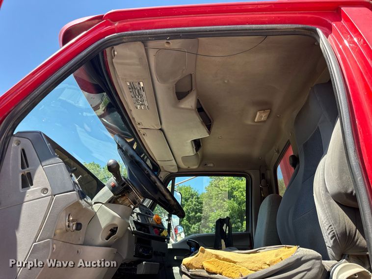 image for item EF2101 2000 Sterling LT9500 conveyor truck