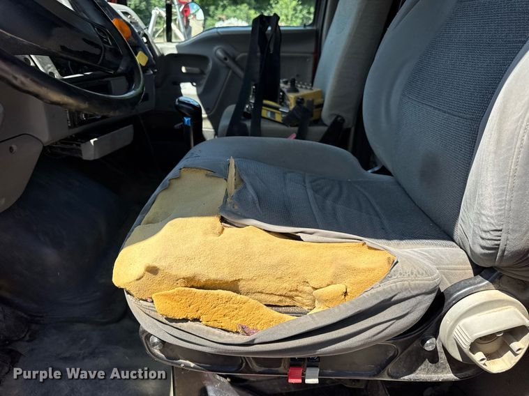 image for item EF2101 2000 Sterling LT9500 conveyor truck