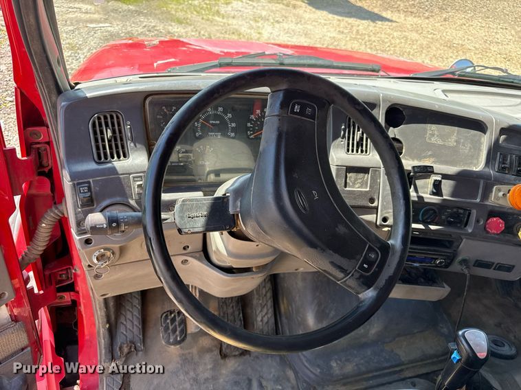 image for item EF2101 2000 Sterling LT9500 conveyor truck