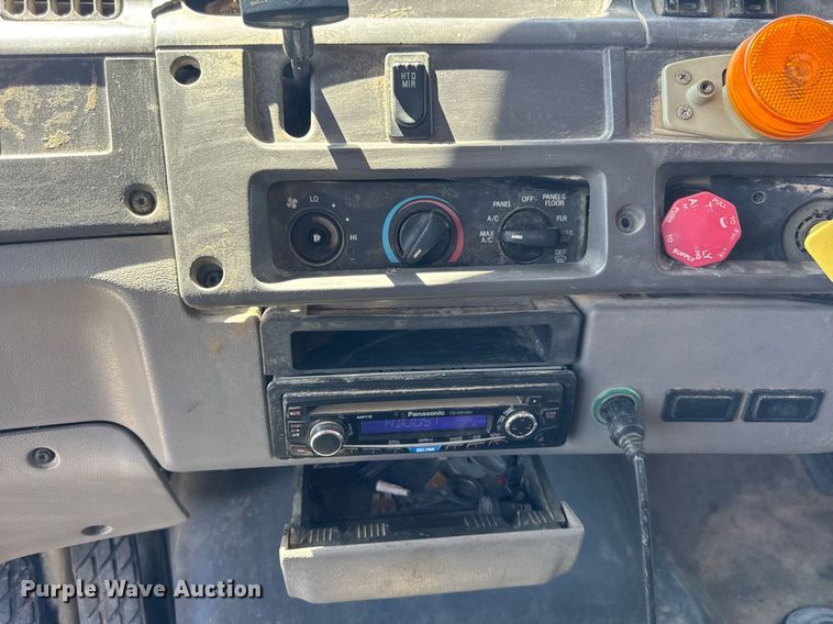 image for item EF2101 2000 Sterling LT9500 conveyor truck