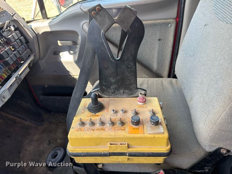 image for item EF2101 2000 Sterling LT9500 conveyor truck