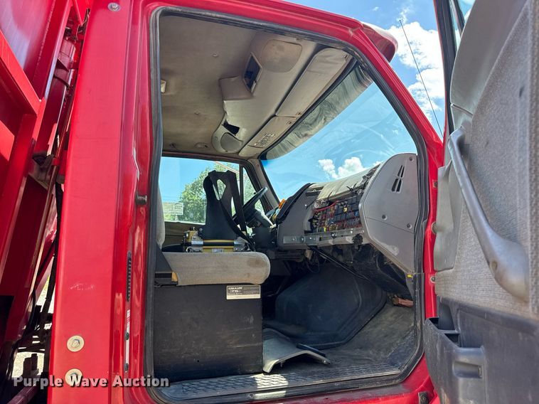 image for item EF2101 2000 Sterling LT9500 conveyor truck