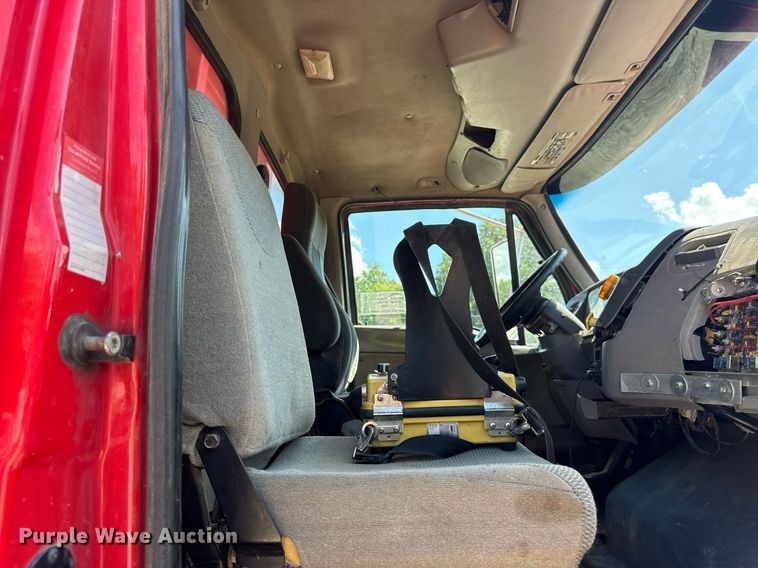 image for item EF2101 2000 Sterling LT9500 conveyor truck