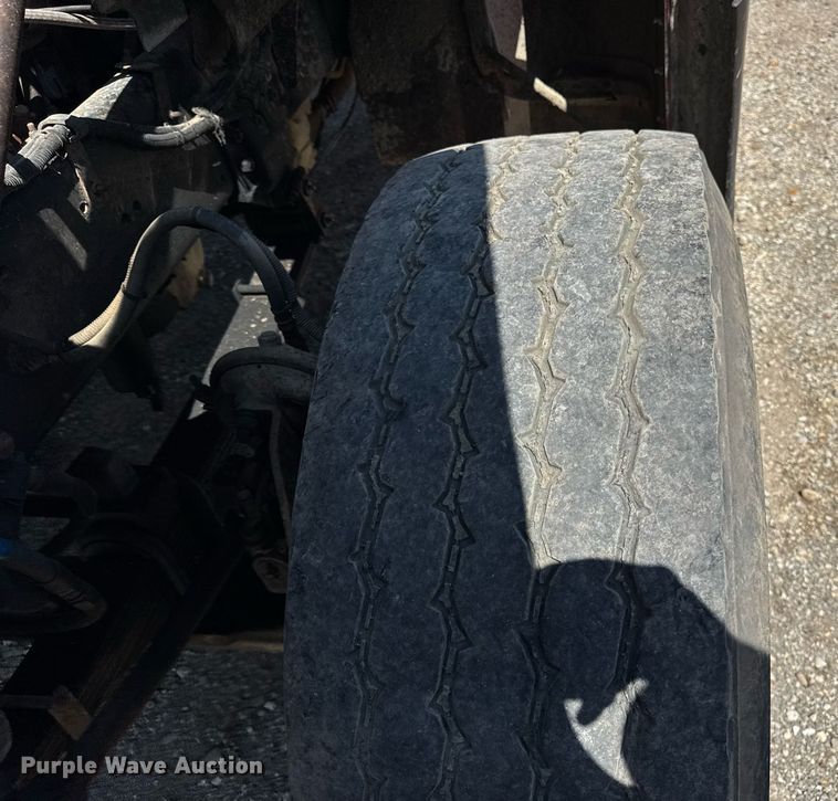 image for item EF2101 2000 Sterling LT9500 conveyor truck