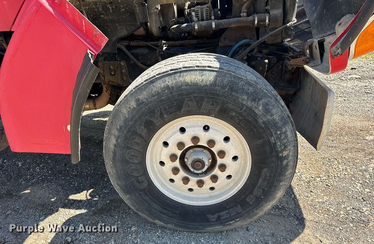 image for item EF2101 2000 Sterling LT9500 conveyor truck