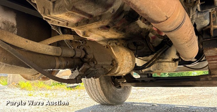 image for item EF2101 2000 Sterling LT9500 conveyor truck