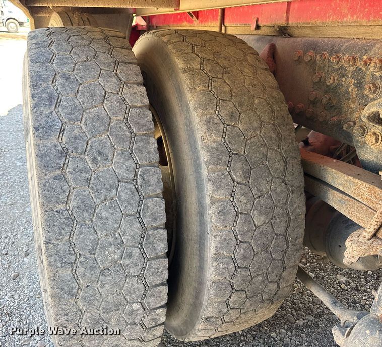 image for item EF2101 2000 Sterling LT9500 conveyor truck