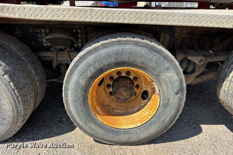 image for item EF2101 2000 Sterling LT9500 conveyor truck