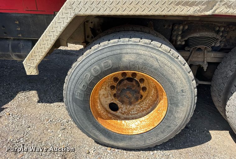 image for item EF2101 2000 Sterling LT9500 conveyor truck