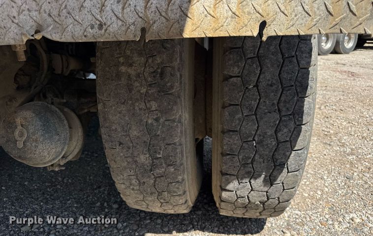 image for item EF2101 2000 Sterling LT9500 conveyor truck