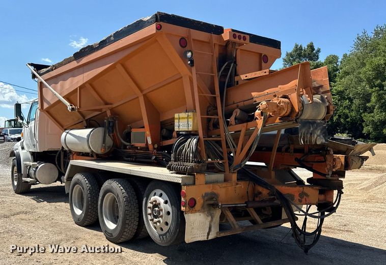 image for item EF2102 2006 Sterling L9500 conveyor truck