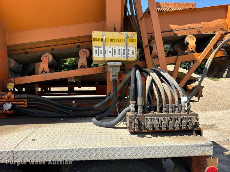 image for item EF2102 2006 Sterling L9500 conveyor truck