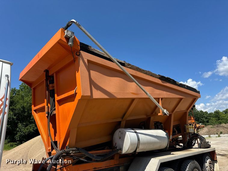 image for item EF2102 2006 Sterling L9500 conveyor truck