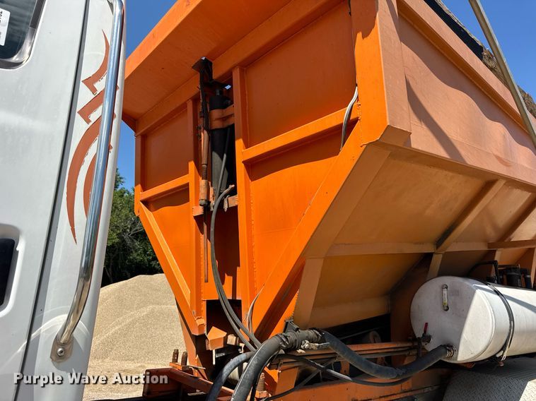 image for item EF2102 2006 Sterling L9500 conveyor truck