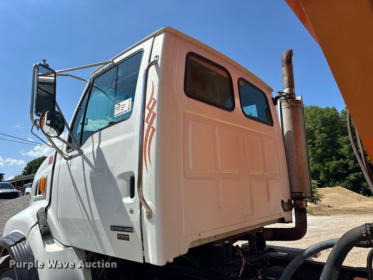 image for item EF2102 2006 Sterling L9500 conveyor truck