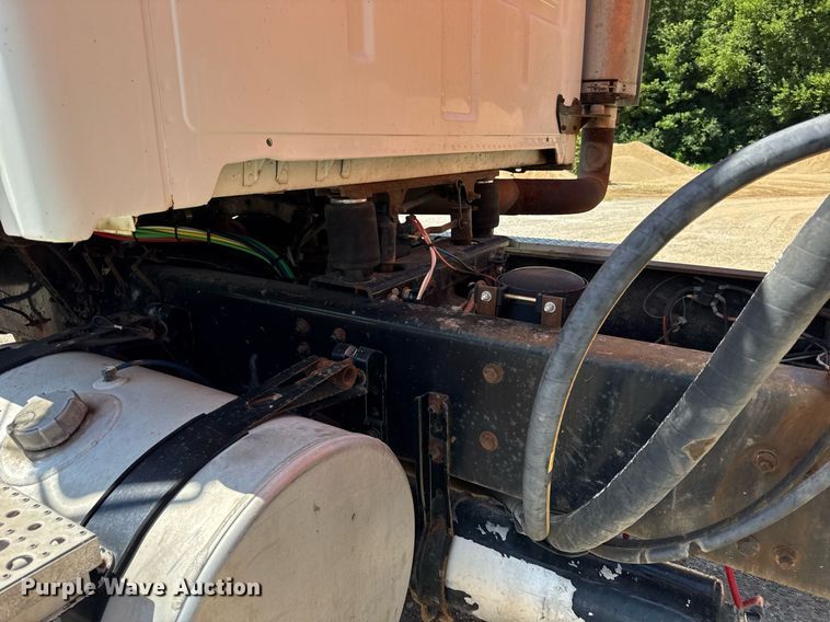 image for item EF2102 2006 Sterling L9500 conveyor truck