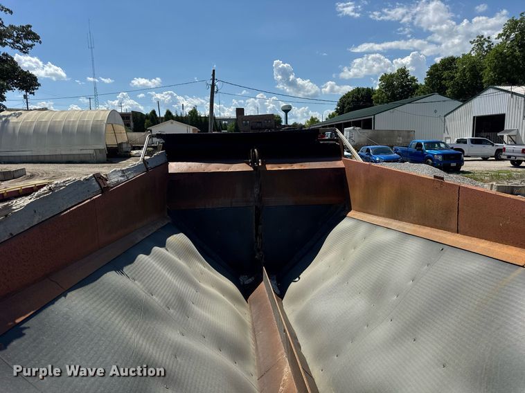 image for item EF2102 2006 Sterling L9500 conveyor truck