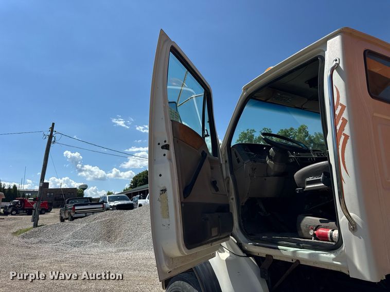 image for item EF2102 2006 Sterling L9500 conveyor truck