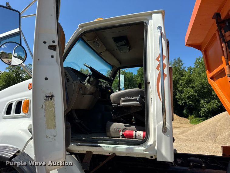 image for item EF2102 2006 Sterling L9500 conveyor truck