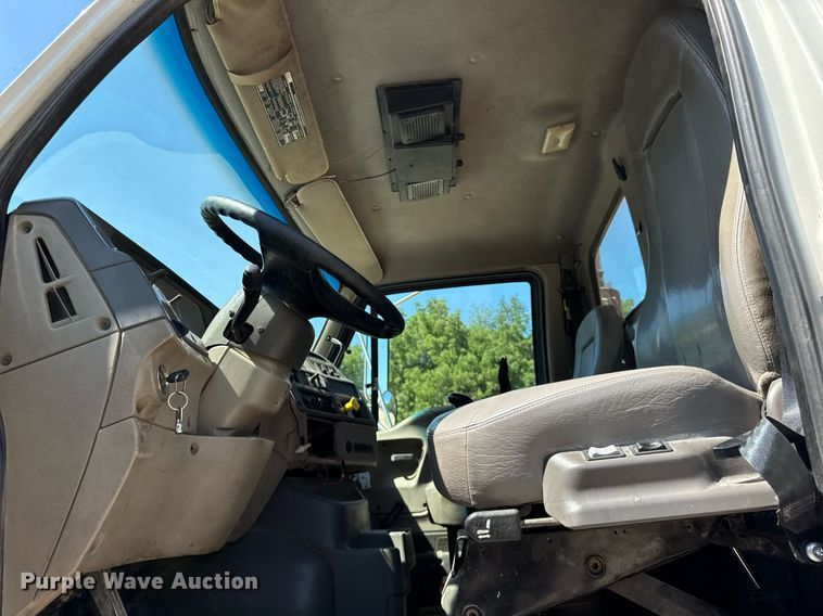 image for item EF2102 2006 Sterling L9500 conveyor truck