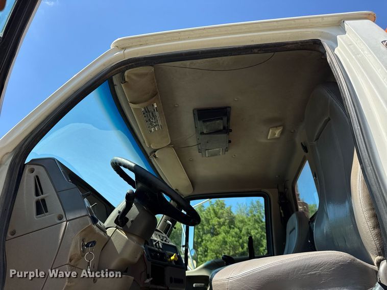 image for item EF2102 2006 Sterling L9500 conveyor truck