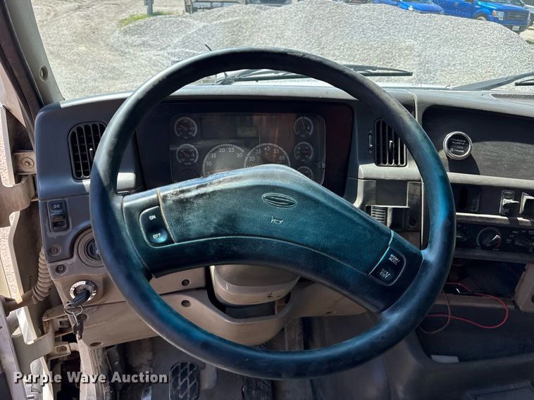 image for item EF2102 2006 Sterling L9500 conveyor truck