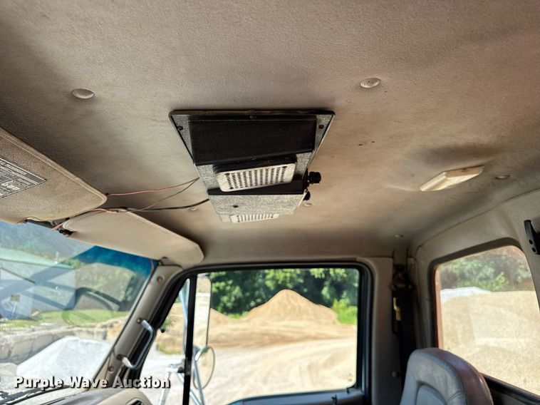 image for item EF2102 2006 Sterling L9500 conveyor truck