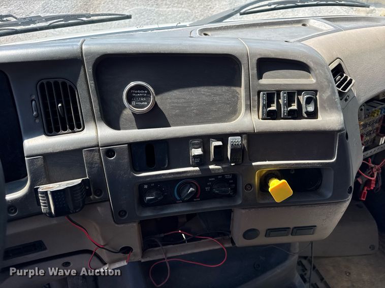 image for item EF2102 2006 Sterling L9500 conveyor truck