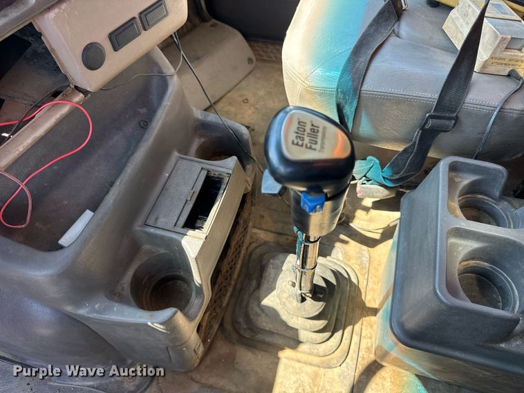 image for item EF2102 2006 Sterling L9500 conveyor truck