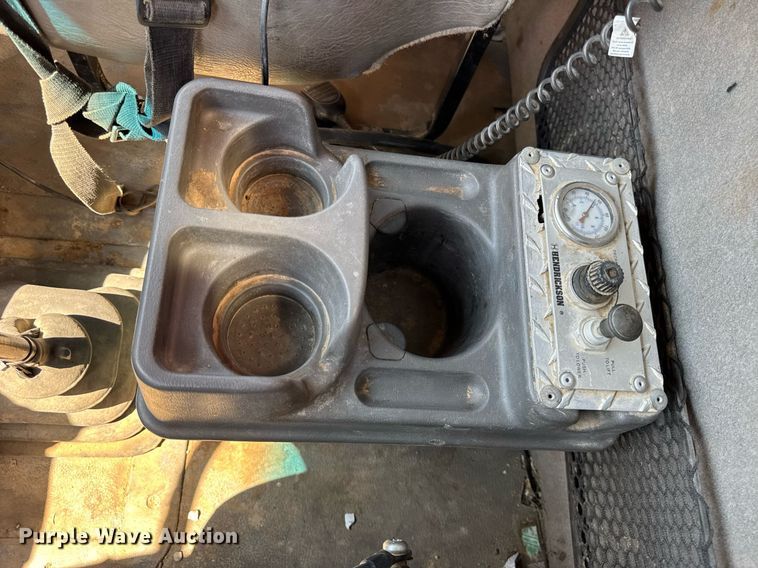 image for item EF2102 2006 Sterling L9500 conveyor truck