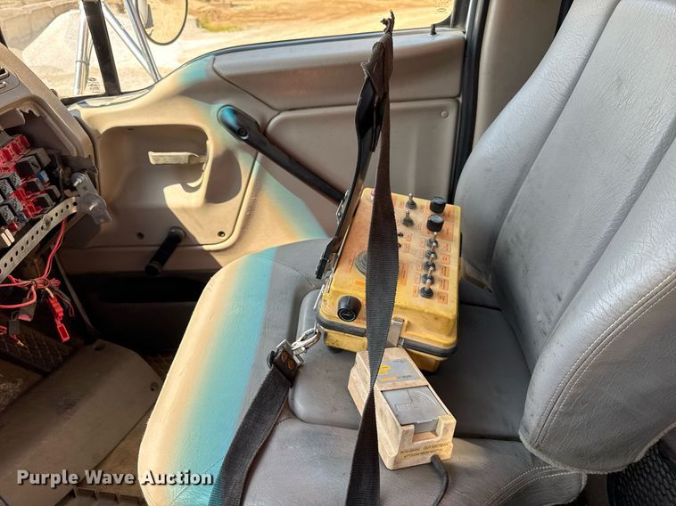 image for item EF2102 2006 Sterling L9500 conveyor truck