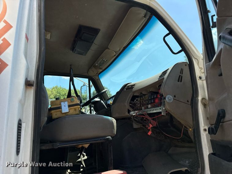 image for item EF2102 2006 Sterling L9500 conveyor truck