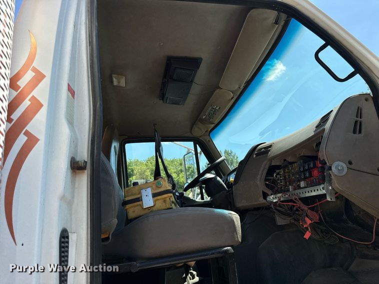 image for item EF2102 2006 Sterling L9500 conveyor truck