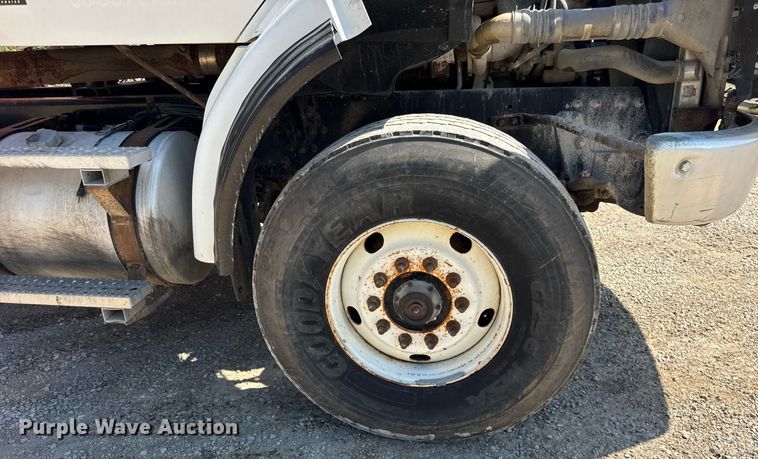 image for item EF2102 2006 Sterling L9500 conveyor truck