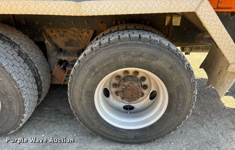 image for item EF2102 2006 Sterling L9500 conveyor truck