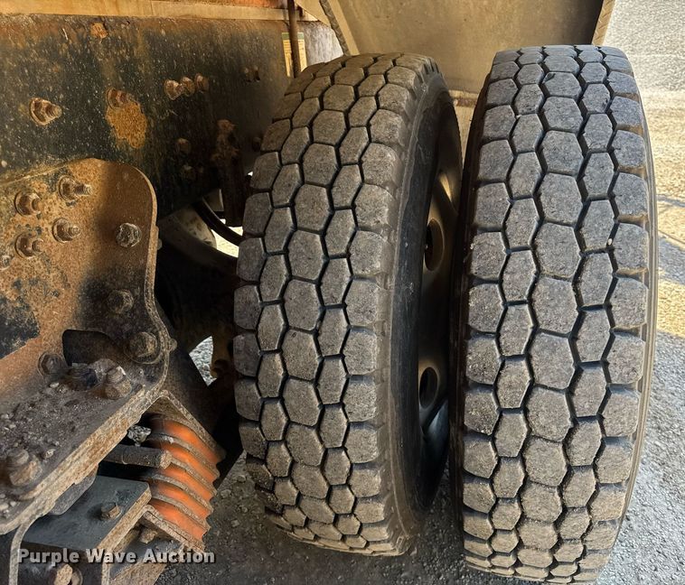 image for item EF2102 2006 Sterling L9500 conveyor truck