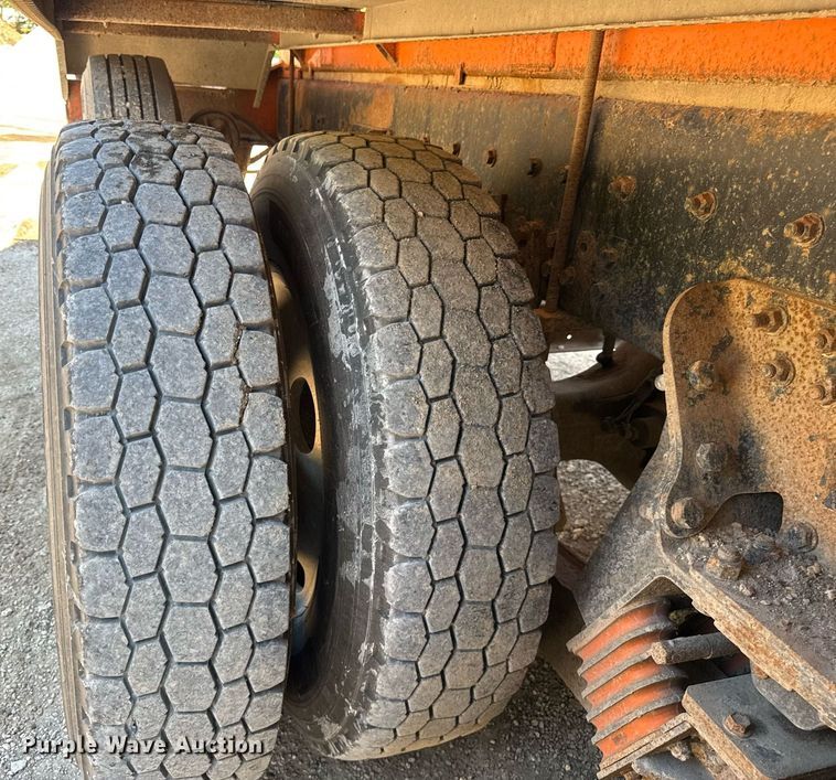 image for item EF2102 2006 Sterling L9500 conveyor truck