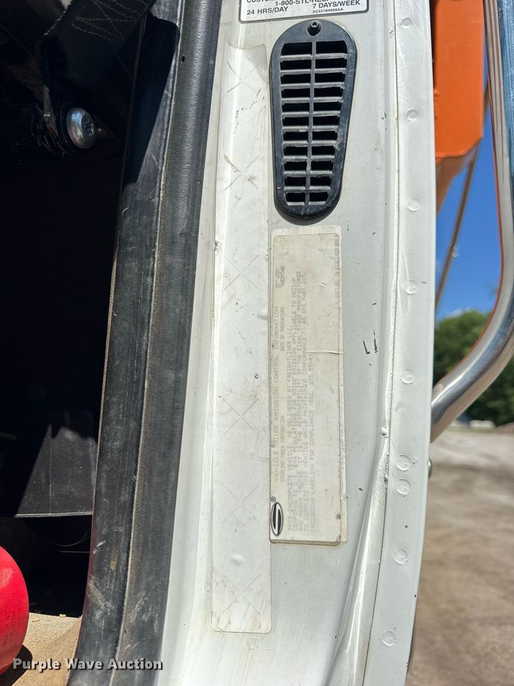 image for item EF2102 2006 Sterling L9500 conveyor truck