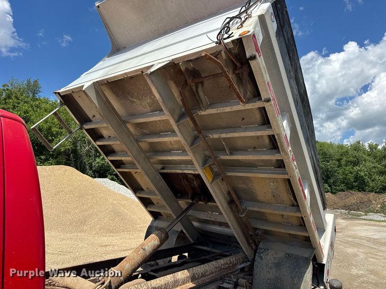 image for item EF2103 2001 Ford F550 dump truck