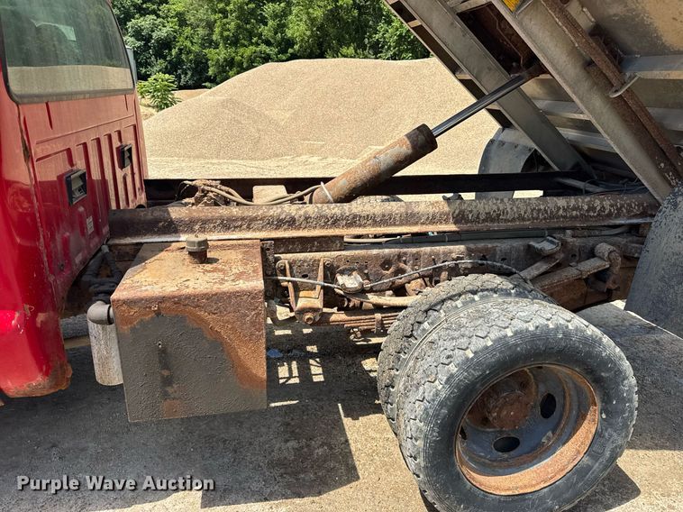 image for item EF2103 2001 Ford F550 dump truck