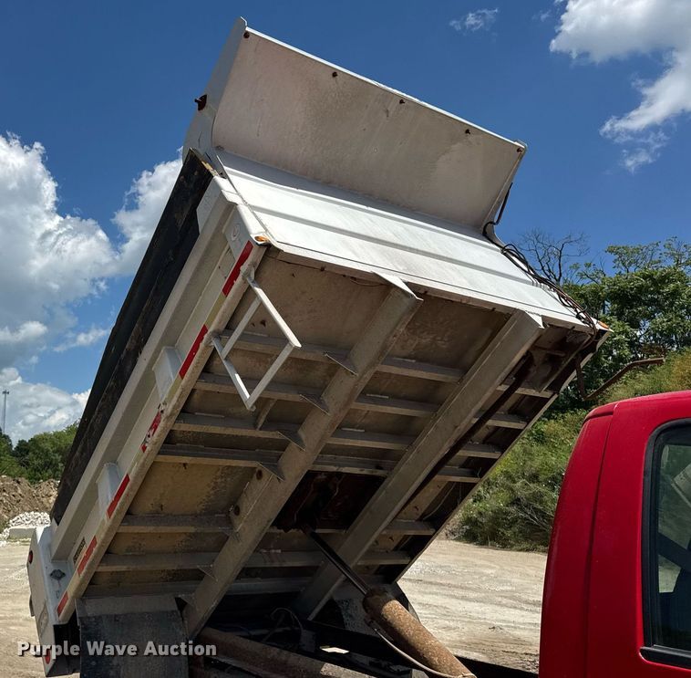 image for item EF2103 2001 Ford F550 dump truck