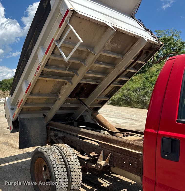 image for item EF2103 2001 Ford F550 dump truck