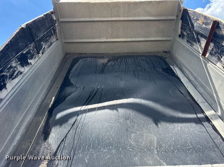 image for item EF2103 2001 Ford F550 dump truck