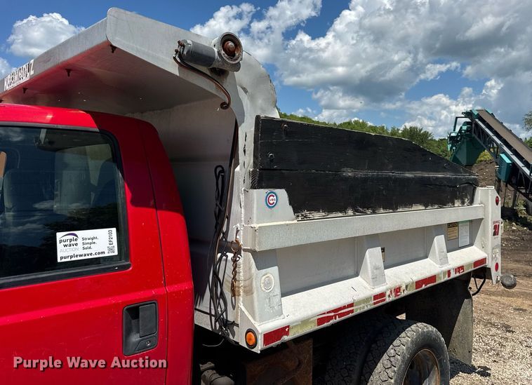 image for item EF2103 2001 Ford F550 dump truck