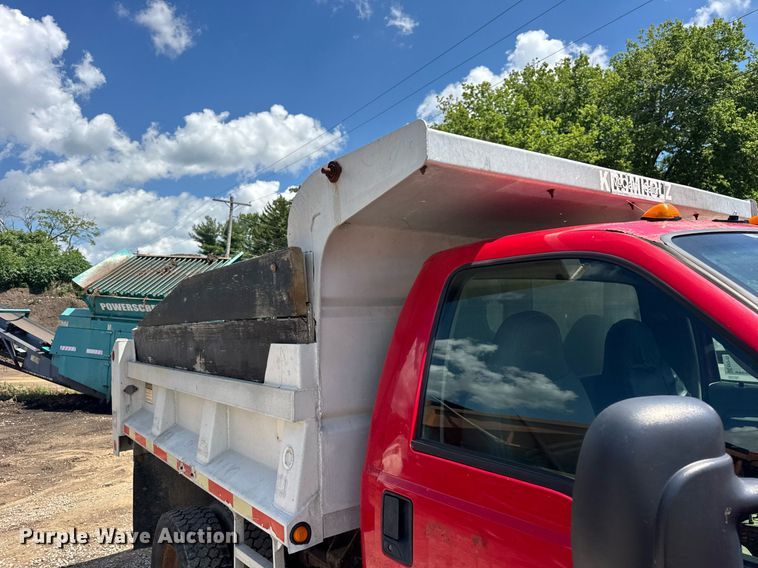 image for item EF2103 2001 Ford F550 dump truck