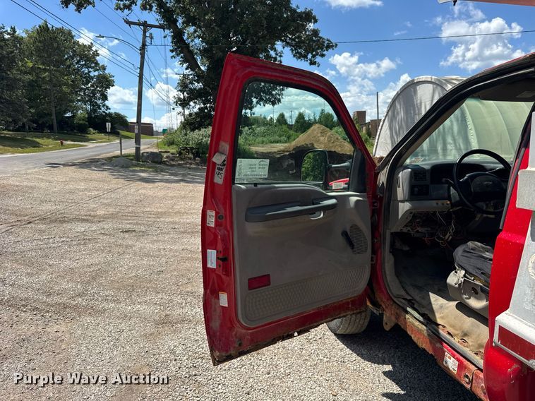 image for item EF2103 2001 Ford F550 dump truck